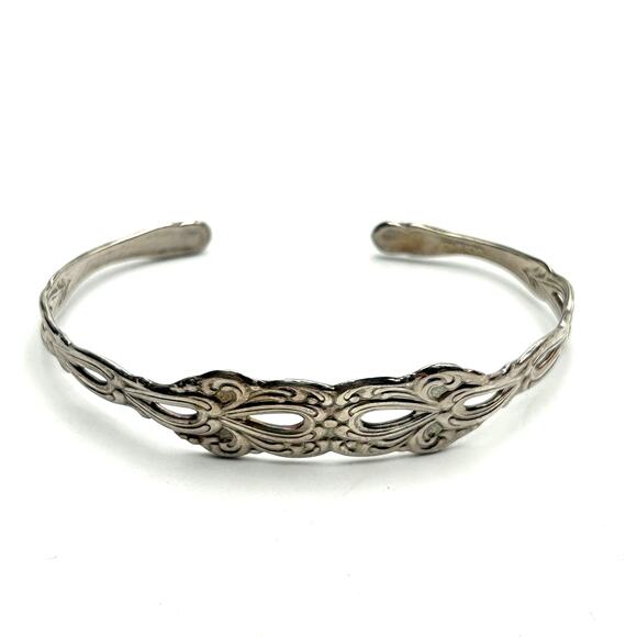 Vintage Oneida Silver Cuff Bracelet Romantic Scrollwork Cottagecore - Picture 1 of 4